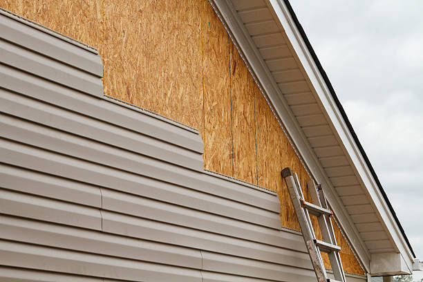 Professional Siding Installation technician working in Lakeview, WA